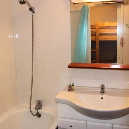 Apartment Neves - 4 Personnes Dans Le Quartier Anime De La Station Mae-7704 Val Thorens