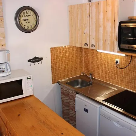 Neves - 4 Personnes Dans Le Quartier Anime De La Station Mae-7704 Apartment