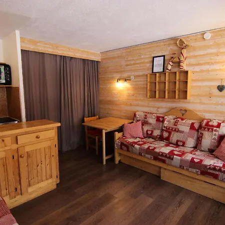 Apartment Neves - 4 Personnes Dans Le Quartier Anime De La Station Mae-7704 Val Thorens