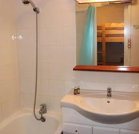 Apartment Neves - 4 Personnes Dans Le Quartier Anime De La Station Mae-7704