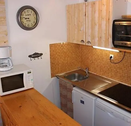 Apartment Neves - 4 Personnes Dans Le Quartier Anime De La Station Mae-7704 *